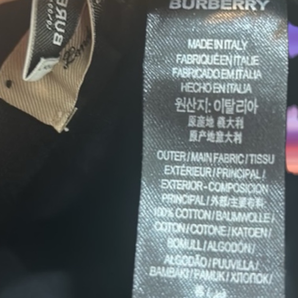 Burberry Black Hat Looks Brand New Without a Tag & Price attached - Picture 4 of 8